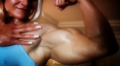 Blonde MILF bodybuilder Brigita Brezovac showing off underboobage and muscles 11231637