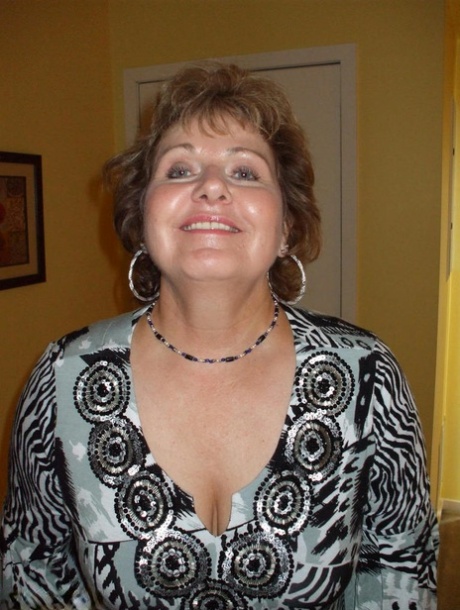 Chubby old woman exposes her large tits and twat before licking a cock 94892245