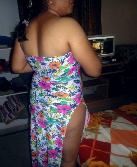 Chubby Pakistani lady with hairy legs and tiny tits makes her nude debut 92660233