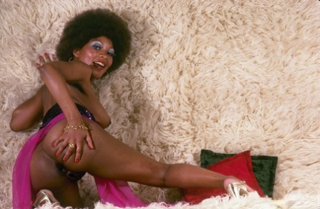 Ebony MILF Lola finger spreads her vagina during solo action 11019669