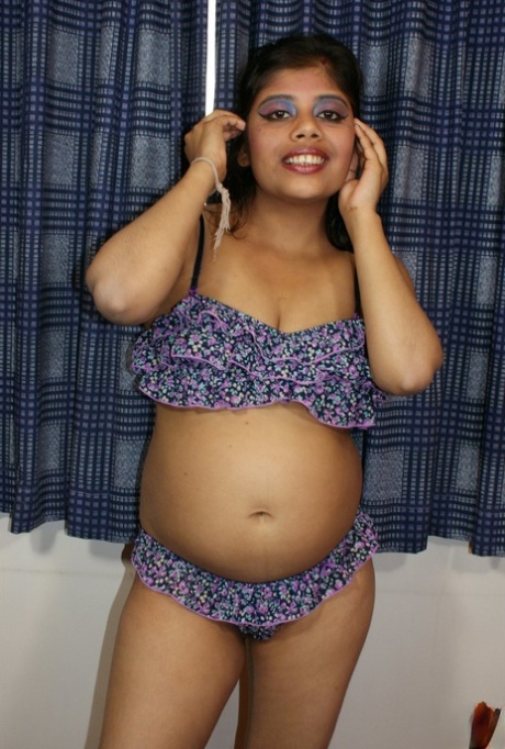 Chubby Indian woman Rupali discards her lingerie to model in the nude 55304898