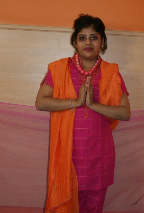 Chubby Indian girl Rupali takes off traditional clothing while getting naked 93922953
