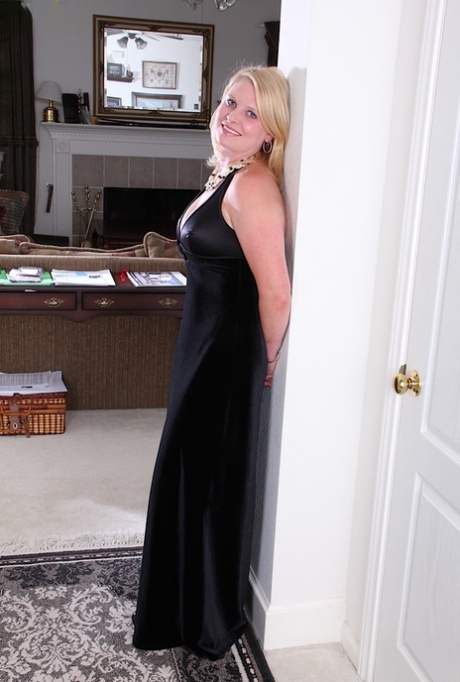 Stocking clad mature lady Lynn Miller baring big tits and spread pussy 96178356